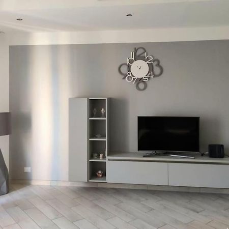 Ampio Bilocale In Zona Porta Vittoria / Corso Lodi Milão Exterior foto